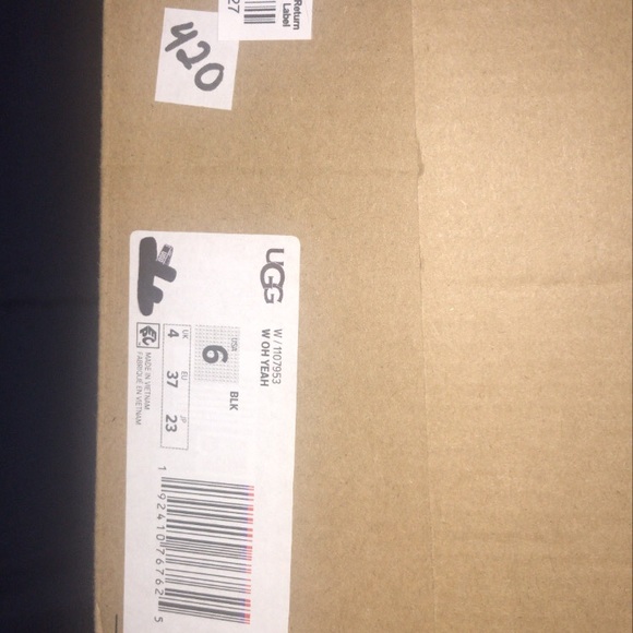 Ugg slippers - Picture 3 of 3